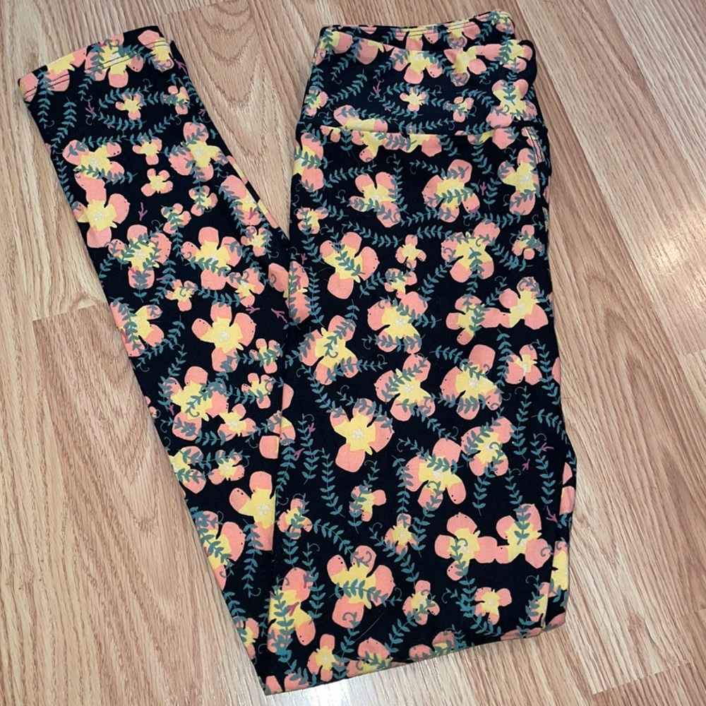 LULAROE One Size Leggings Never Worn